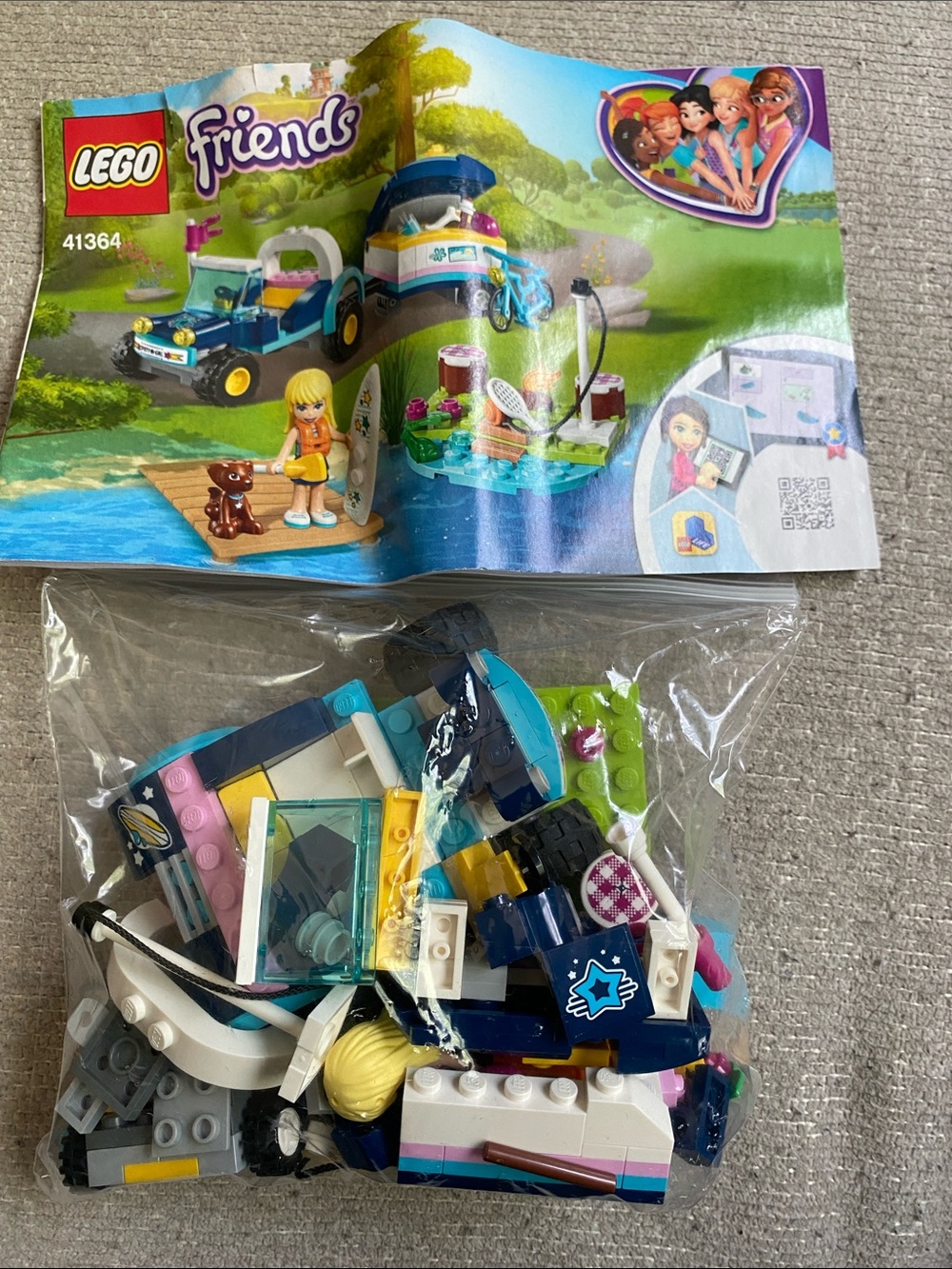 FRIENDS Blue, White and Teal Camper Surf Playset